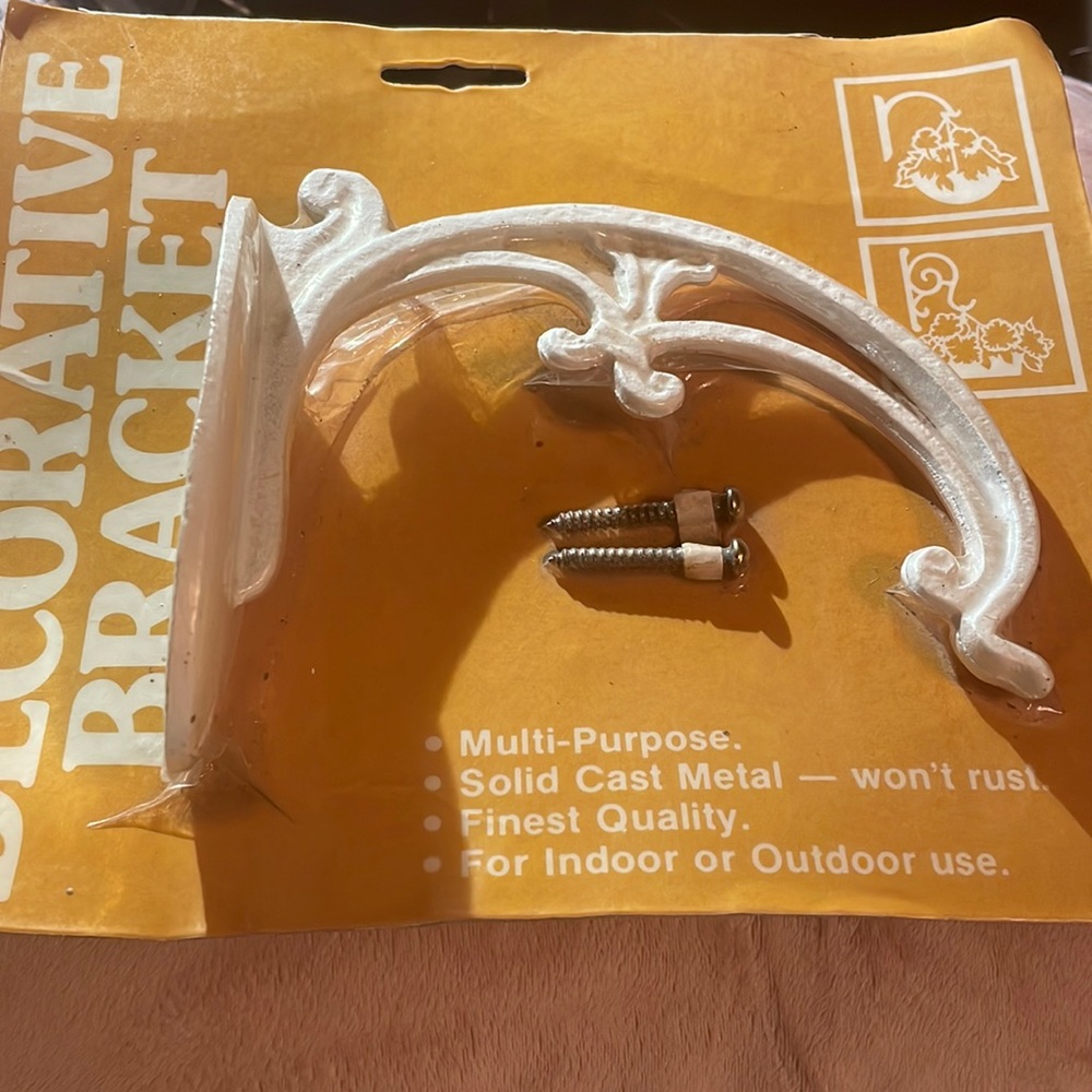 Decorativecbracket